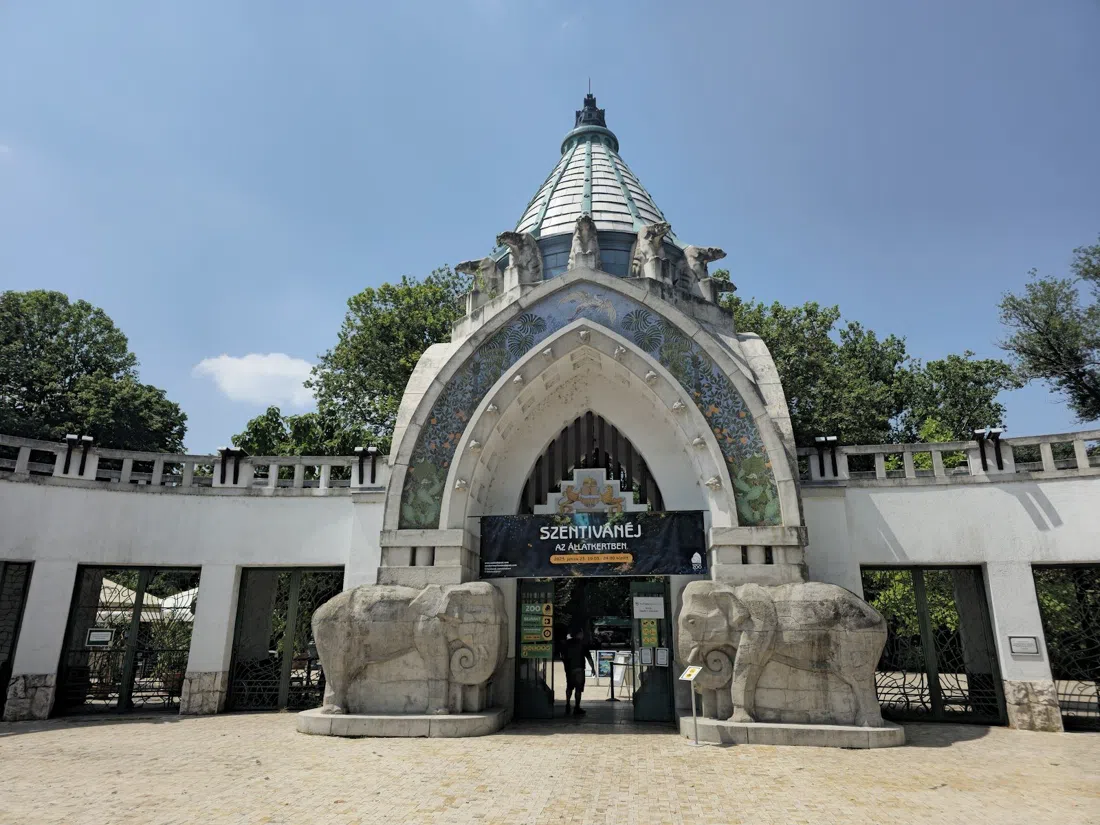 Zoológico e Jardim Botânico de Budapeste — Casa do Elefante e Portão Principal, Budapeste