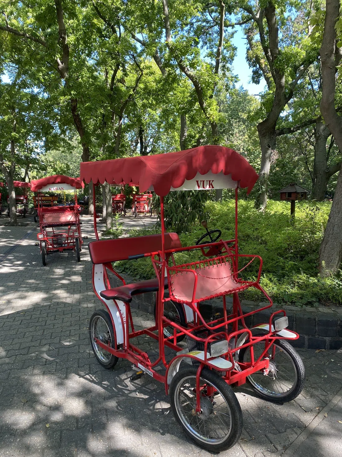 Bringóhintó, Budapest