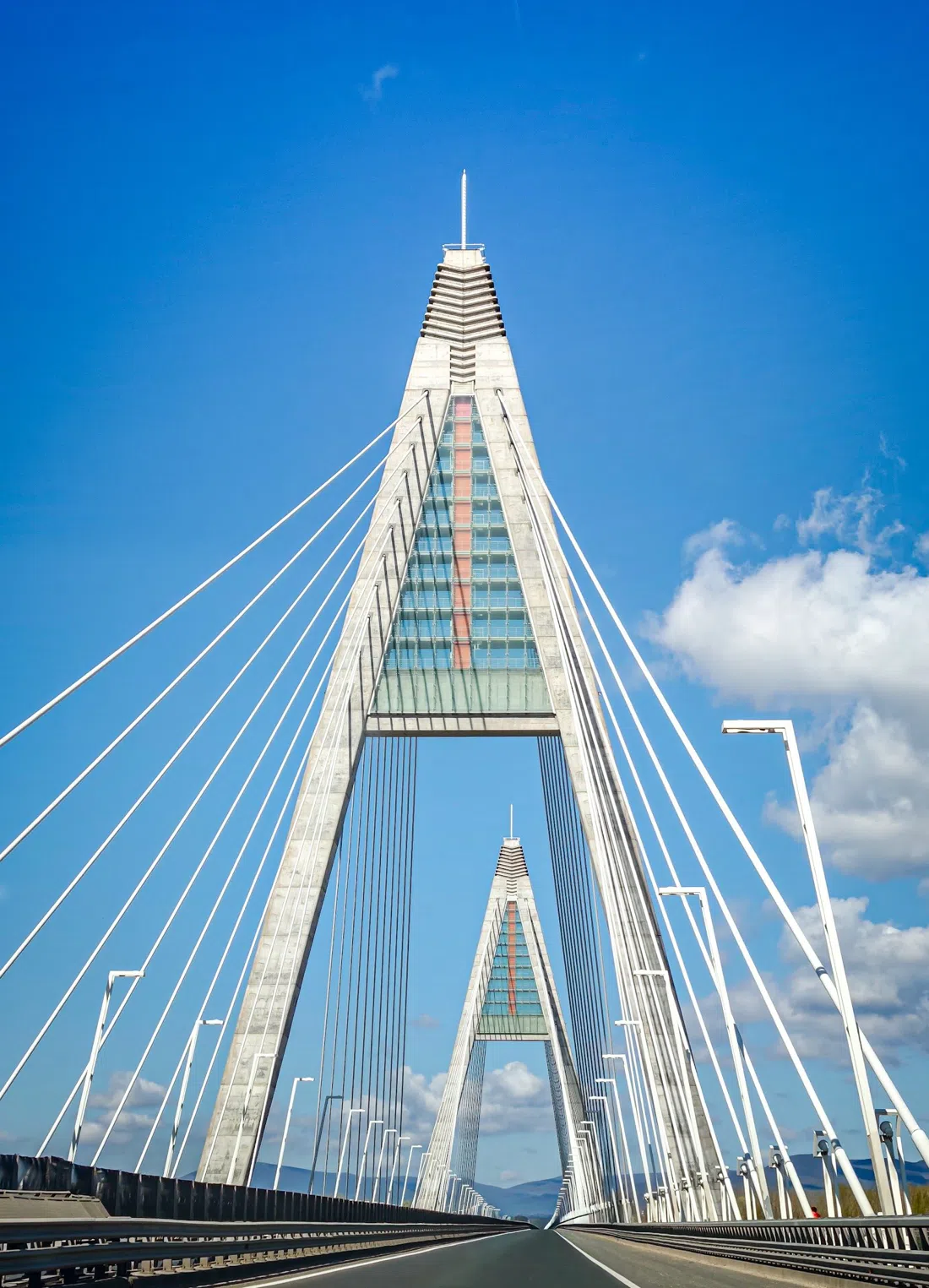 Megyeri Bridge (Megyeri híd), Budapest