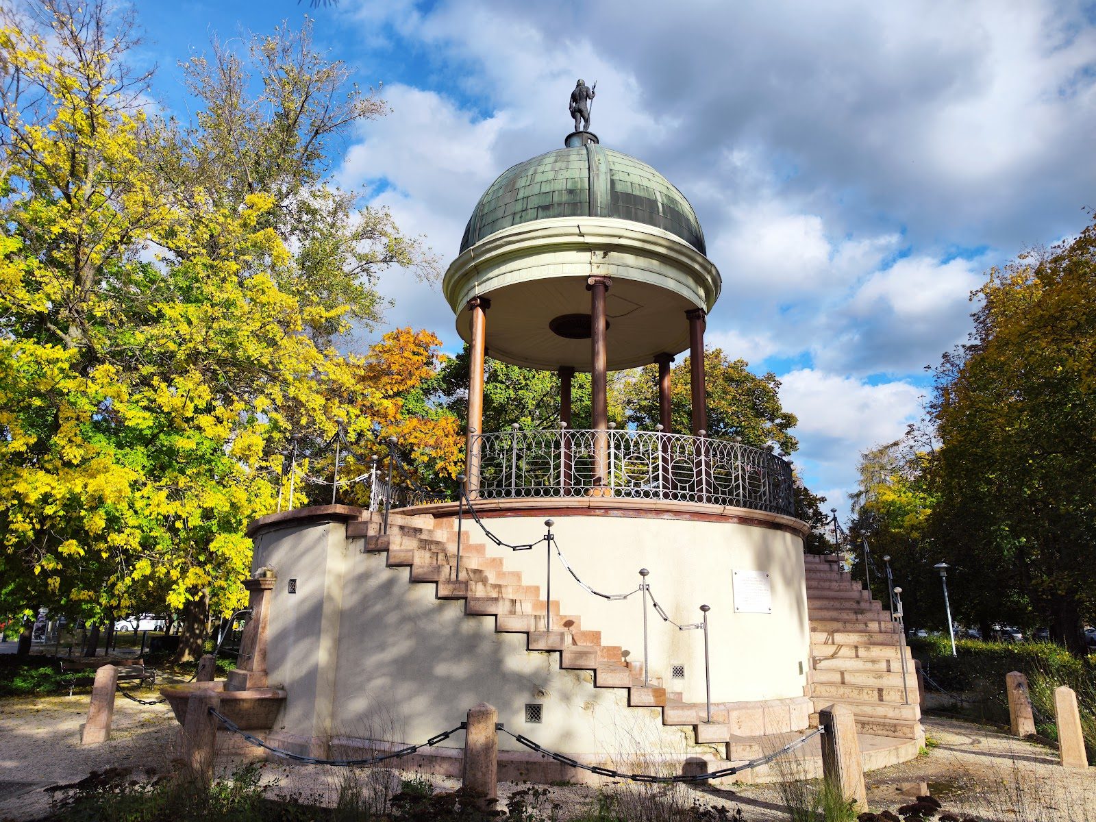 Margitszigeti Zenélő Szökőkút (Margaret Island Musical Fountain), Budapest