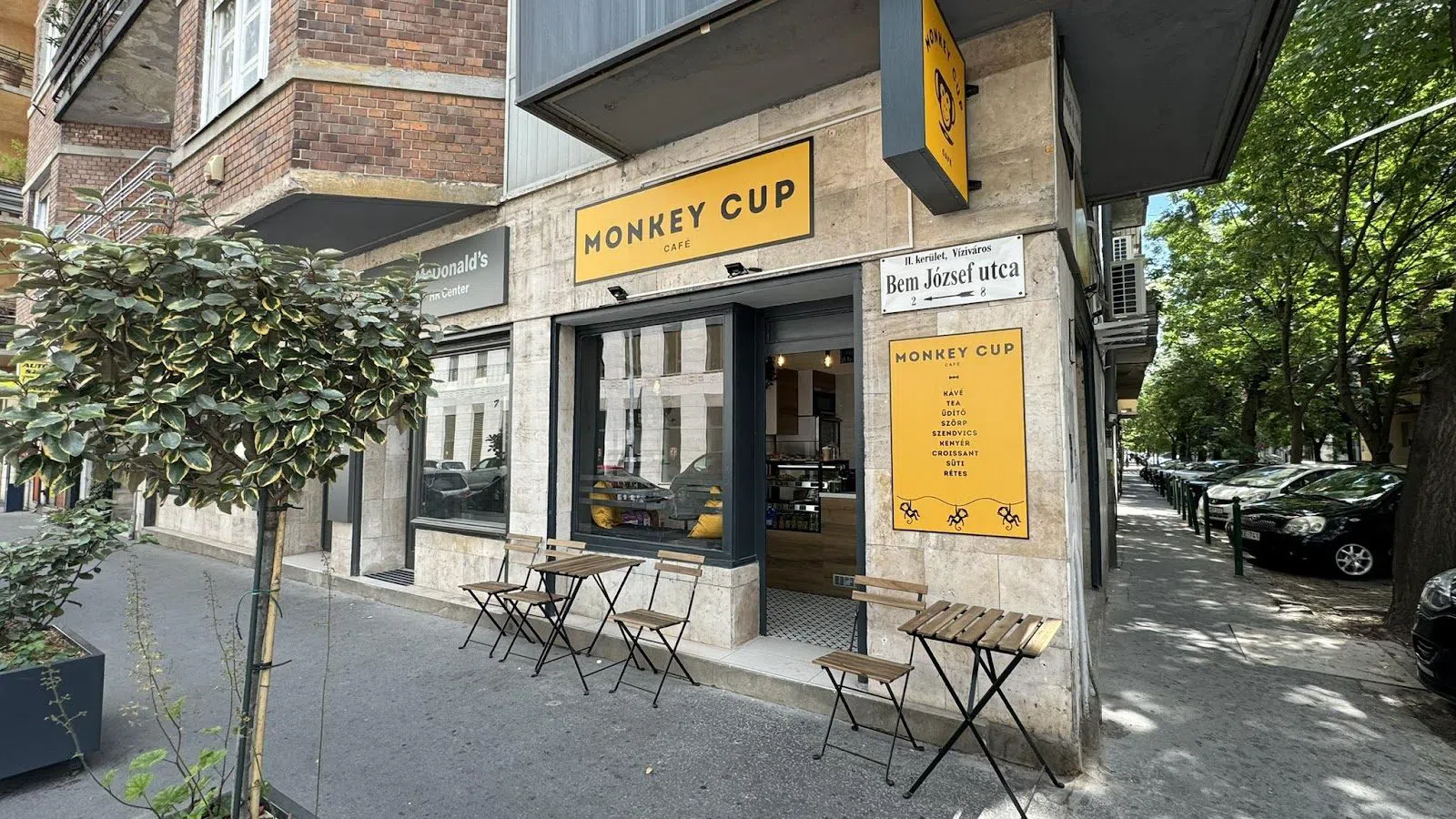 Monkeys Cafe & Bar, Budapest